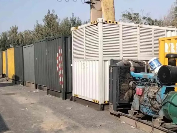 郊区200KW柴油发电机机组每小时油耗是多少?